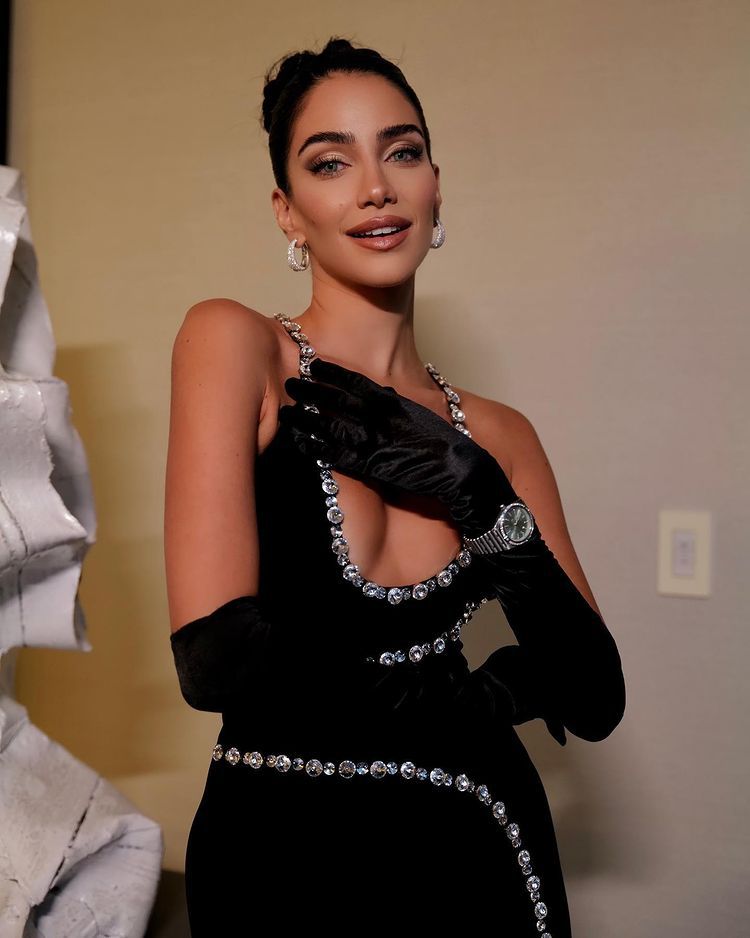 Elegant Long Sequin Mesh Halter Prom Dress